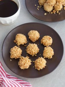 Sticky Rice Balls with Peanuts (Buchi or Tikoy with Peanuts) 